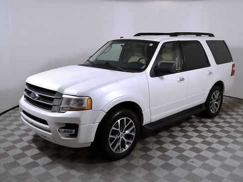Used 2017 Ford Expedition XLT w/ Equipment Group 202A RWD image 4