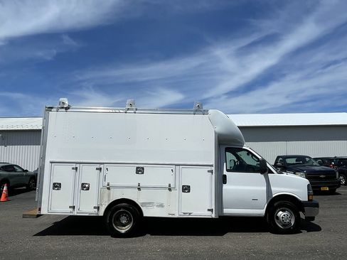 Used 2021 Chevrolet Express 3500 w/ Power Convenience Package RWD image 4