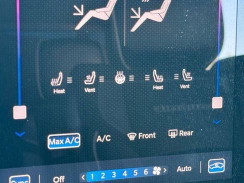 Used 2025 RAM 2500 Laramie AWD/4WD image 24