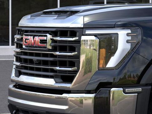 New 2025 GMC Sierra 3500 SLT w/ SLT Convenience Package image 31