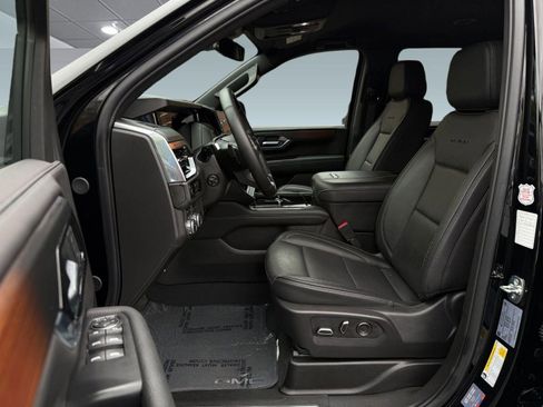 Used 2025 GMC Yukon XL Denali AWD/4WD image 5