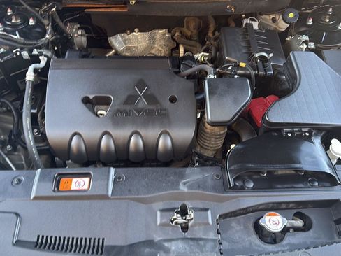 Used 2018 Mitsubishi Outlander SE FWD image 32