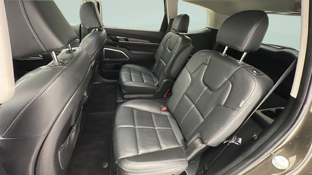 Used 2024 Kia Telluride EX w/ EX Captain's Chair Package AWD/4WD image 11