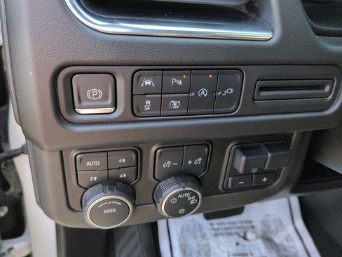 Used 2022 Chevrolet Tahoe RST w/ Sport Performance Package AWD/4WD image 16