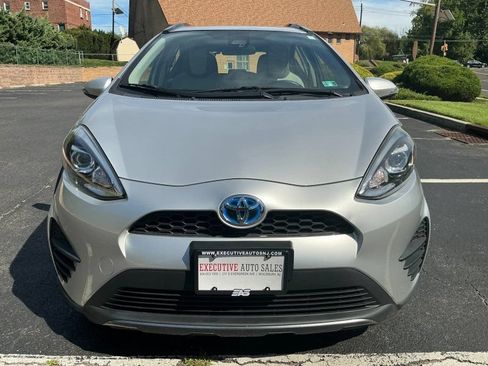 Used 2018 Toyota Prius C One FWD image 2