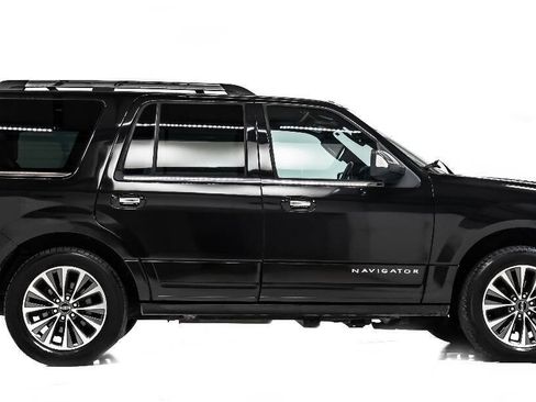 Used 2015 Lincoln Navigator 2WD image 5