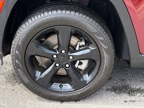 Used 2024 Jeep Grand Cherokee L Limited w/ Black Appearance Package image 12