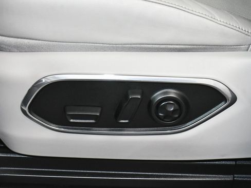 Used 2022 Jeep Wagoneer Series III w/ Premium Group I image 48