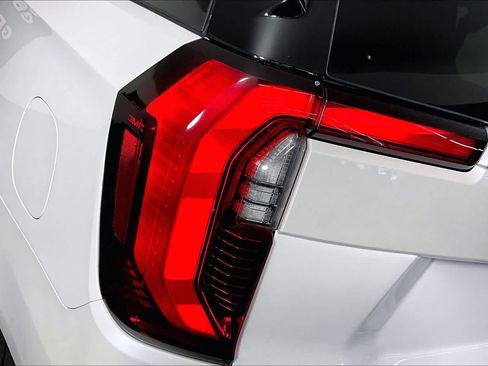 Used 2025 GMC Yukon XL Denali w/ LPO, Floor Liner Package AWD/4WD image 28