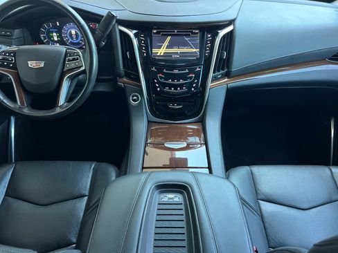 Used 2020 Cadillac Escalade Luxury AWD/4WD image 13