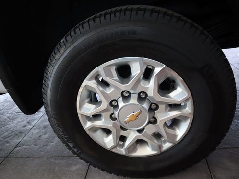 Used 2025 Chevrolet Silverado 2500 LT image 31