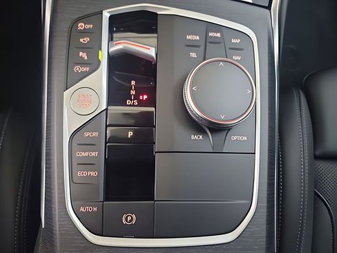 Used 2025 BMW 230i Coupe w/ Convenience Package image 16