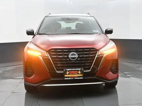 Used 2023 Nissan Kicks SR image 3