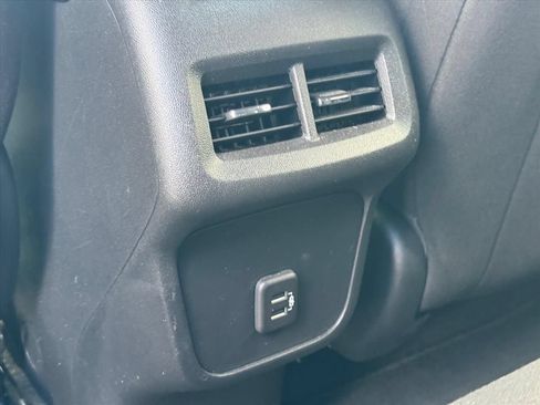 Used 2023 Chevrolet Equinox LT FWD image 13