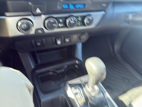Used 2022 Toyota Tacoma SR5 image 16