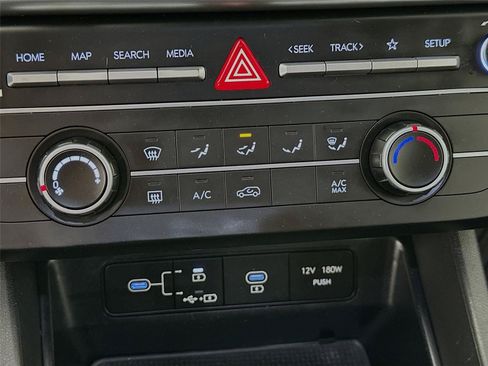 Used 2025 Hyundai Tucson SE AWD/4WD image 9