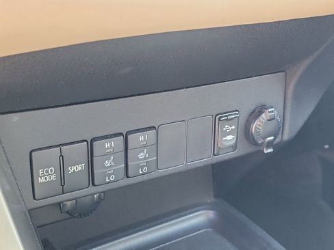 Used 2015 Toyota RAV4 Limited FWD image 29