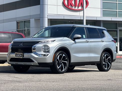 Used 2024 Mitsubishi Outlander SE image 7