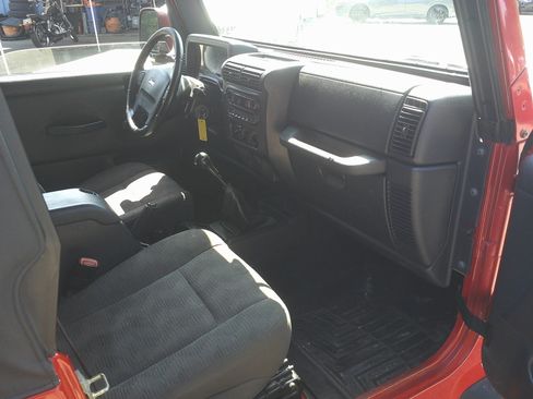 Used 2005 Jeep Wrangler X w/ Tire & Wheel Group (Ecco) AWD/4WD image 10