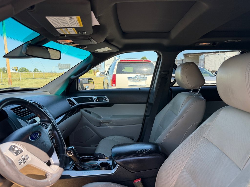 Used 2014 Ford Explorer Limited w/ Equipment Group 302A FWD image 13
