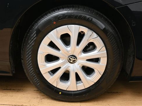 Used 2022 Toyota Prius LE image 15