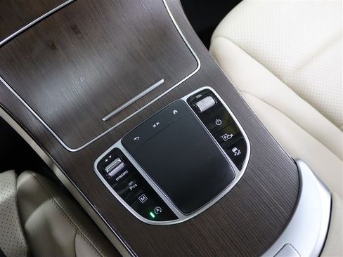 Used 2021 Mercedes-Benz GLC 300 4MATIC image 23