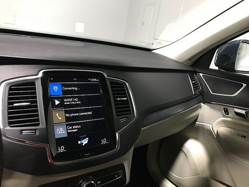 Used 2020 Volvo XC90 T5 Momentum w/ Protection Package Premier FWD image 27