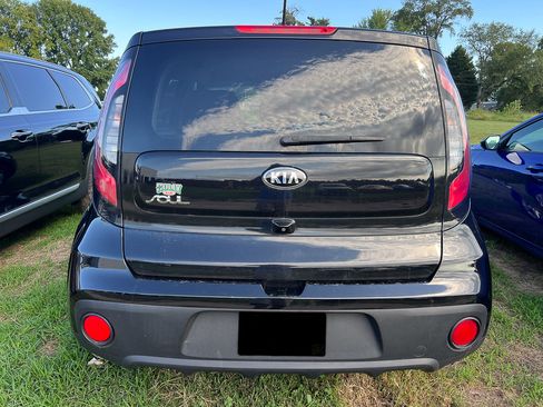 Used 2019 Kia Soul FWD image 3