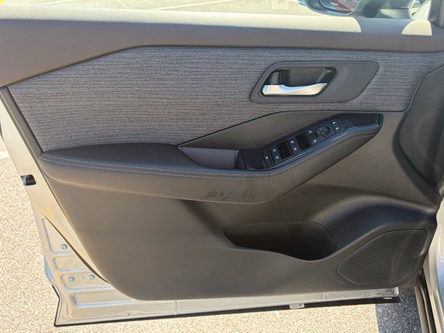 Used 2023 Nissan Rogue SV AWD/4WD image 11