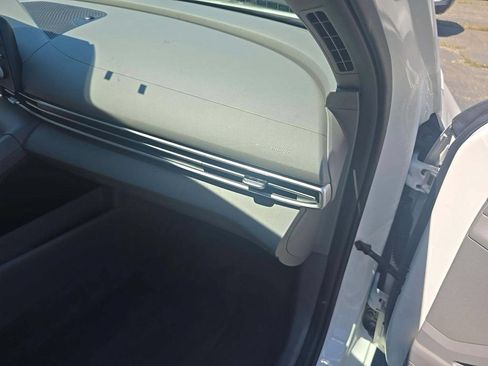 Used 2023 Hyundai Elantra SEL FWD image 3