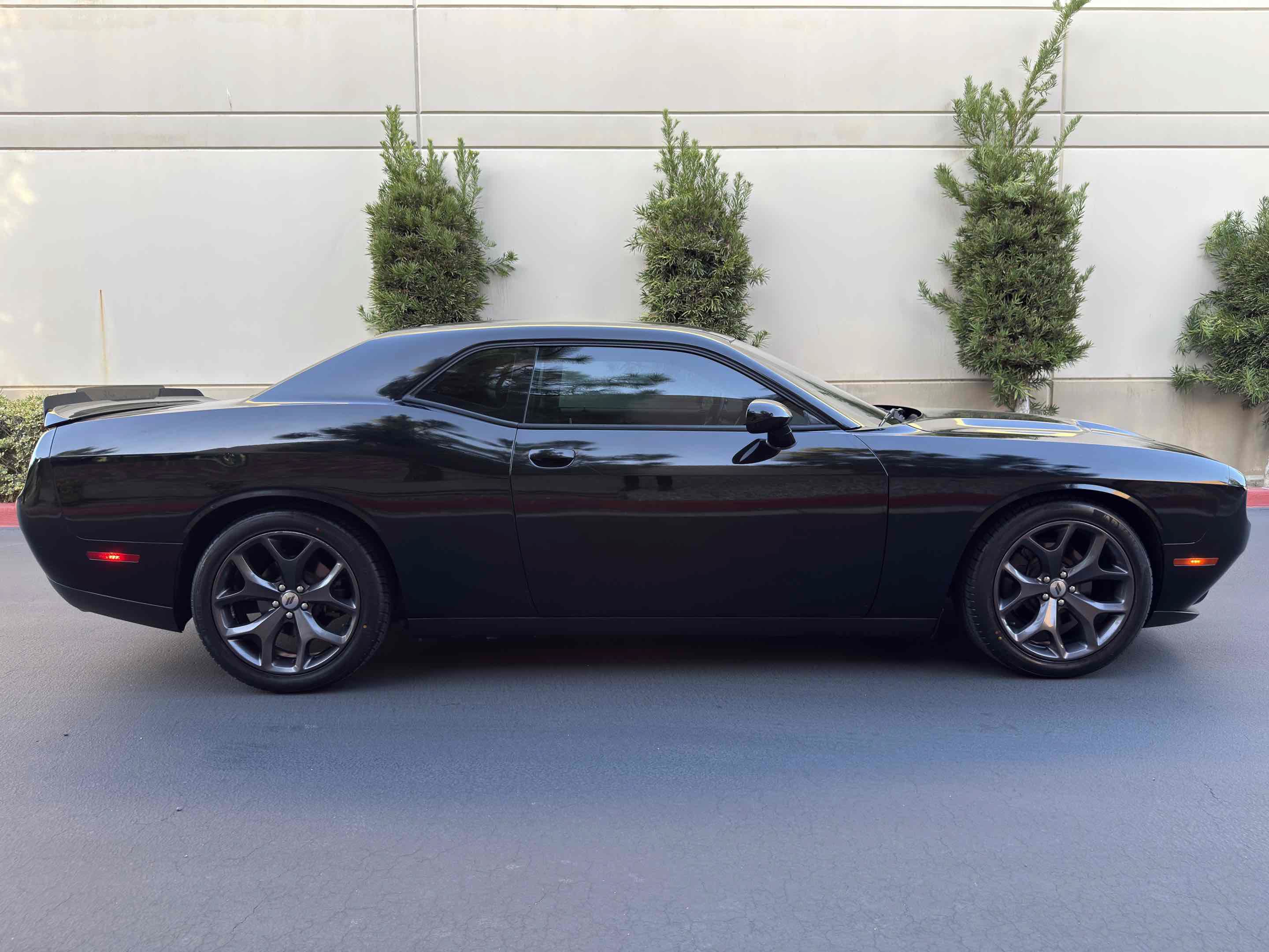 Used 2018 Dodge Challenger R/T RWD image 9