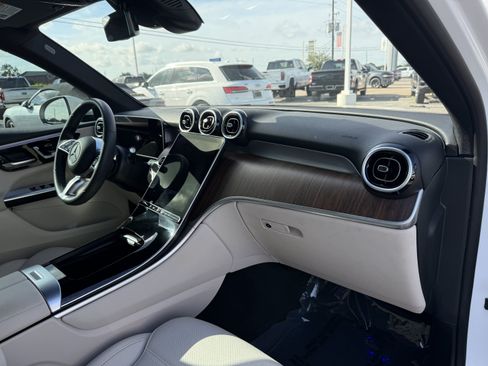 Used 2025 Mercedes-Benz GLC 350e 4MATIC image 14