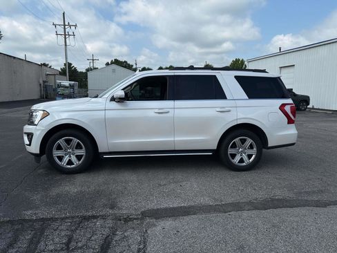 Used 2019 Ford Expedition XLT w/ Equipment Group 202A AWD/4WD image 2