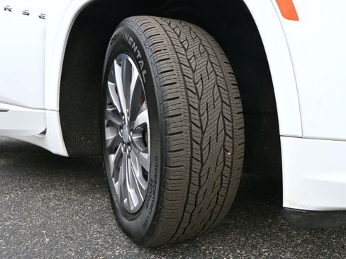 Used 2023 Chevrolet Traverse Premier image 35