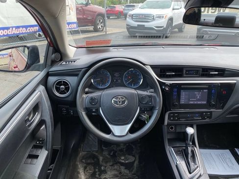 Used 2018 Toyota Corolla LE FWD image 19
