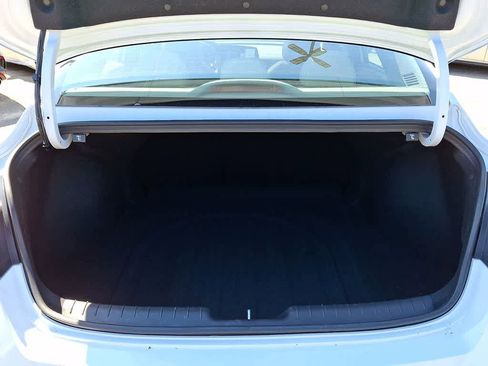 Used 2025 Hyundai Elantra SEL image 30