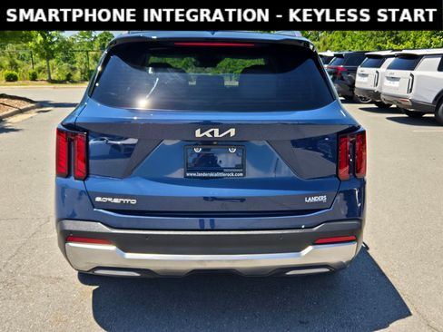 Used 2025 Kia Sorento S w/ Panoramic Sunroof Package FWD image 6