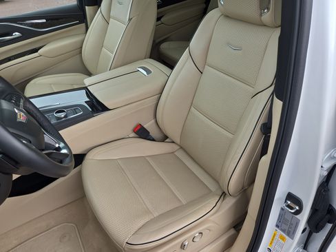 Used 2024 Cadillac Escalade Premium Luxury w/ Performance Package AWD/4WD image 13