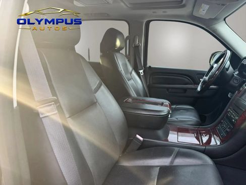 Used 2013 Cadillac Escalade ESV Premium AWD/4WD image 18