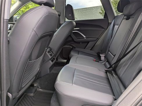 Used 2025 Audi Q5 Premium w/ Convenience Package image 5