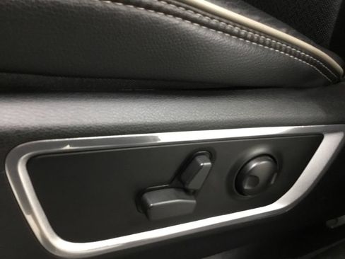 Used 2022 RAM 1500 Laramie AWD/4WD image 7