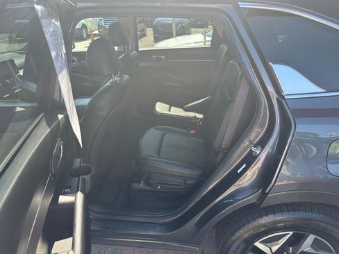 Used 2022 Kia Sorento S image 22