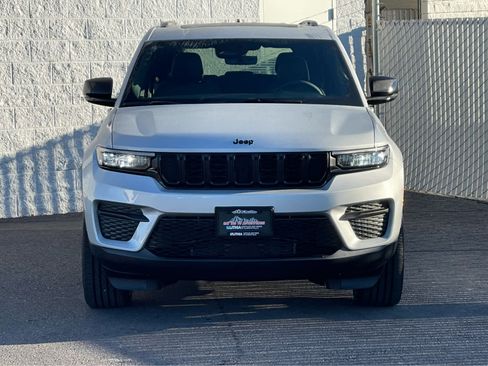 New 2025 Jeep Grand Cherokee Altitude image 3