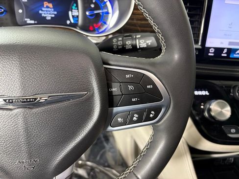 Used 2023 Chrysler Pacifica Limited image 22