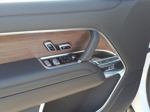 New 2025 Land Rover Range Rover SE image 11