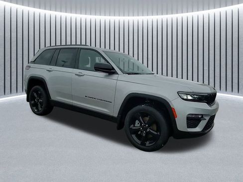 New 2025 Jeep Grand Cherokee Limited w/ Black Appearance Package image 3