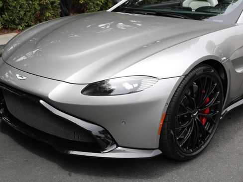 Used 2023 Aston Martin V8 Vantage Roadster RWD image 30