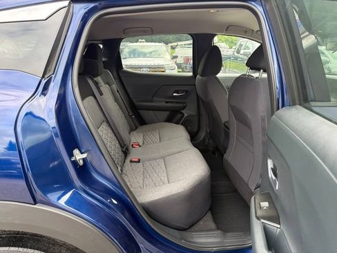 Used 2025 Nissan Kicks SV AWD/4WD image 33
