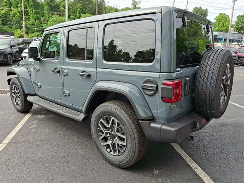 New 2026 Jeep Wrangler Unlimited Sahara AWD/4WD image 4
