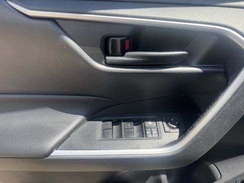 Used 2019 Toyota RAV4 LE w/ All Weather Liner Package AWD/4WD image 9